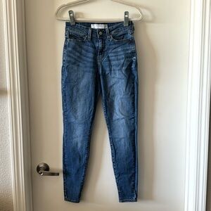 Signature by Levi's Mid Rise Skinny Jeans